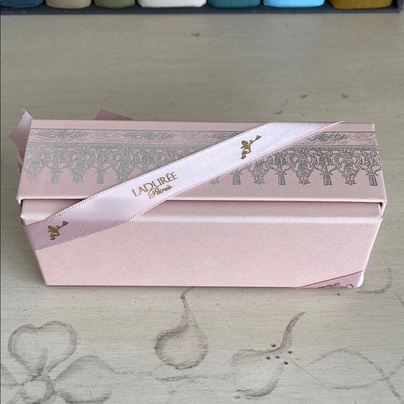 LADURÉE Elegant Pink and Silver Box with Ribbon - Picture 4 of 11